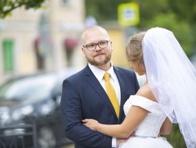 梁朝伟老婆是谁，揭秘神秘面纱背后的她  梁朝伟老婆是谁