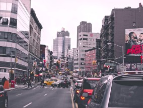 街头小吃摊，城市中的独特风景与人间烟火  街头小吃摊