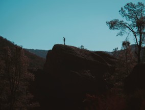 碉堡山，历史的见证与自然的美景  碉堡山