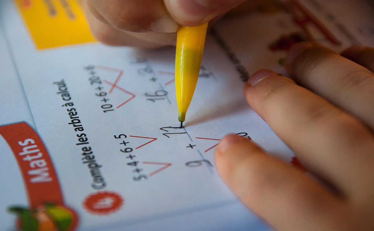 四年级下册数学辅导，助力学生掌握核心知识  四年级下册数学辅导